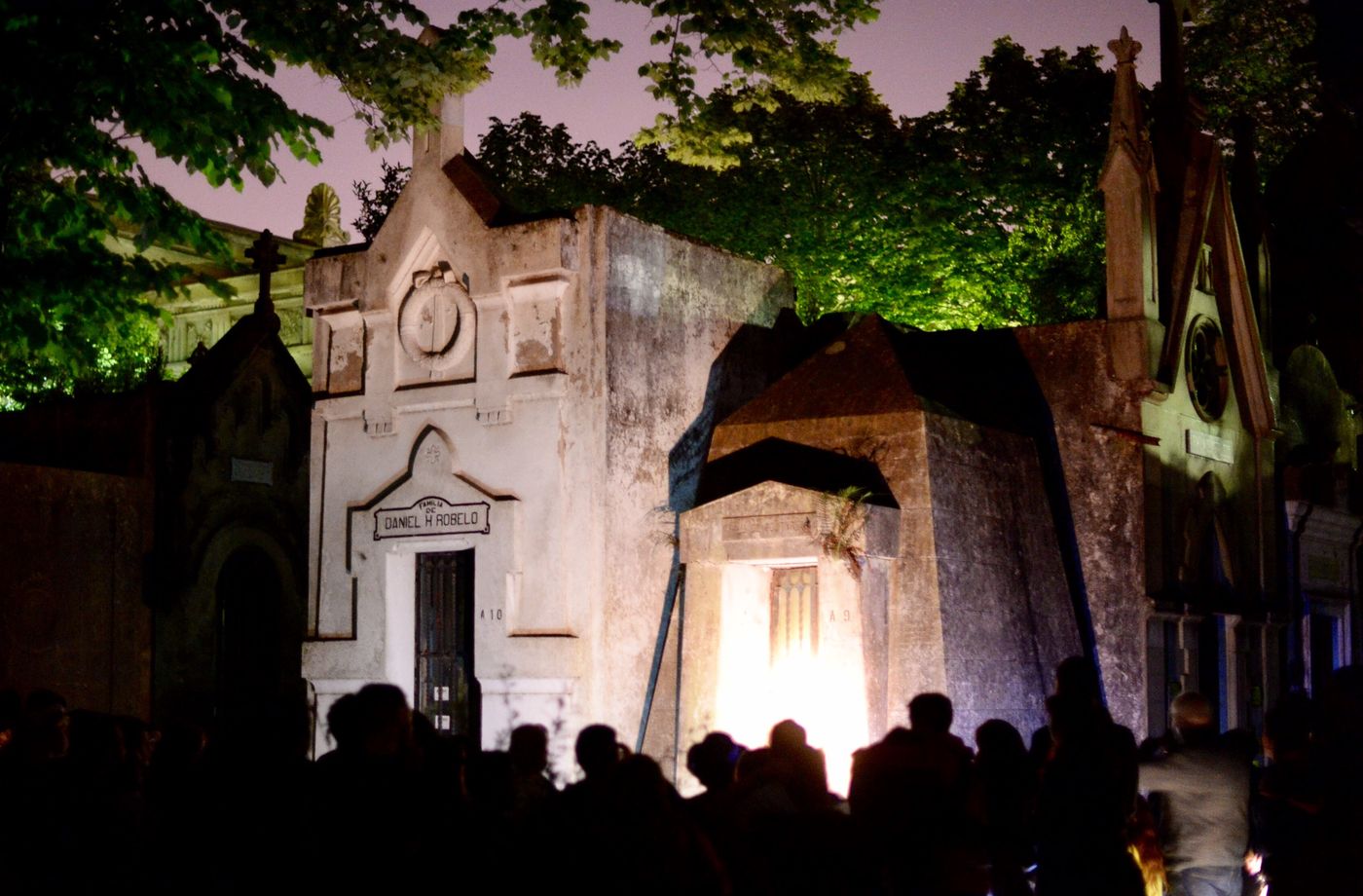 Visita guiada nocturna cementerio de La Plata (1).jpg