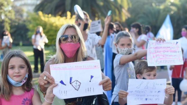 con velas y carteles, la plata volvera a marchar por la vuelta a clases presenciales