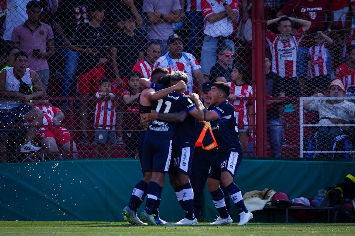 Instituto Gimnasia Festejo gol.jpg