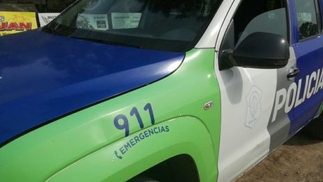 Fueron armados a buscar a un hombre a su casa pero como no estaba asaltaron a la hija