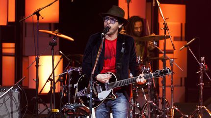 Con su voz y sus letras únicas, Lisandro Aristimuño llega a La Plata para celebrar sus 20 años de carrera con nuevo disco