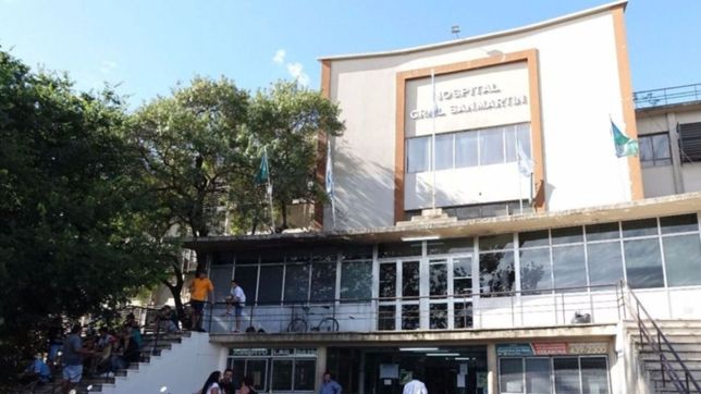 un enfermero lucha por su vida tras ser apunalado a metros del san martin durante un robo