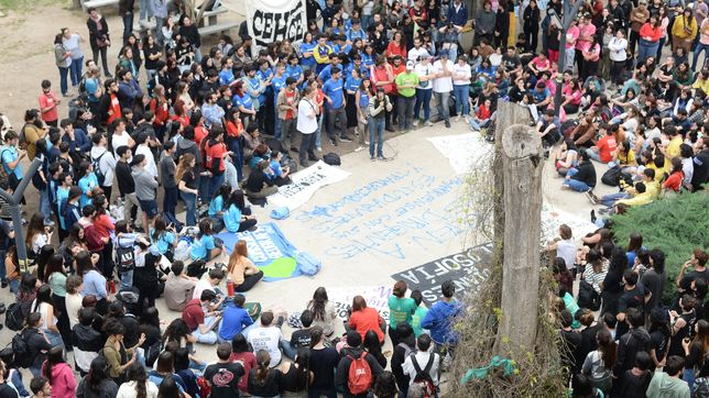 toman facultades de la unlp y el colegio nacional en medio del conflicto por el veto a la ley de financiamiento