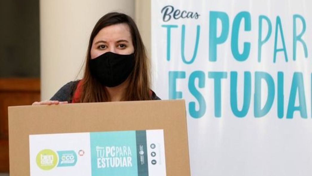 La UNLP reanudó la entrega de tablets y notebooks para sus estudiantes