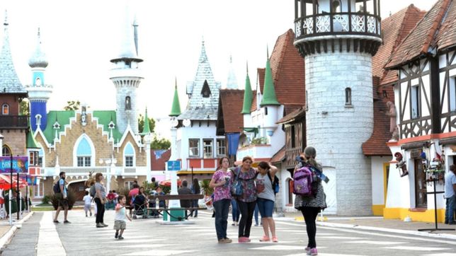 juegos, educacion y cultura: la republica de los ninos celebra 67 anos de historia