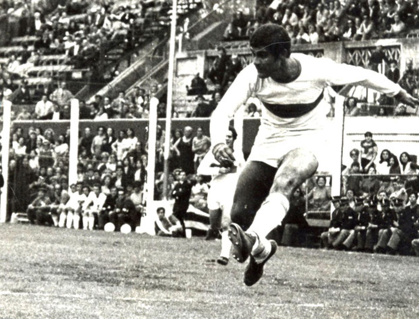 Delio Onnis en su paso por Gimnasia. Delio Onnis en su paso por Gimnasia.