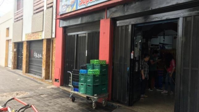 luego de la granada de humo en 65 y 28, atacaron un super chino en el mondongo