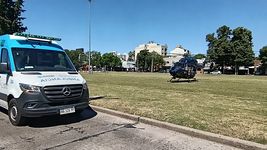 un helicoptero sorprendio a todos al aterrizar en la rambla de la 32 por un operativo sanitario un helicoptero sorprendio a todos al aterrizar en la rambla de la 32 por un operativo sanitario