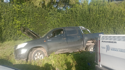 Huyó a toda velocidad en una camioneta robada y se incrustó en una zanja en San Carlos