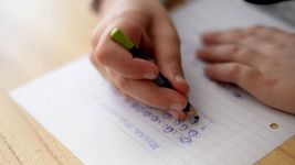 las jornadas con una hora mas de clases en escuelas bonaerenses se extenderan hasta 2024
