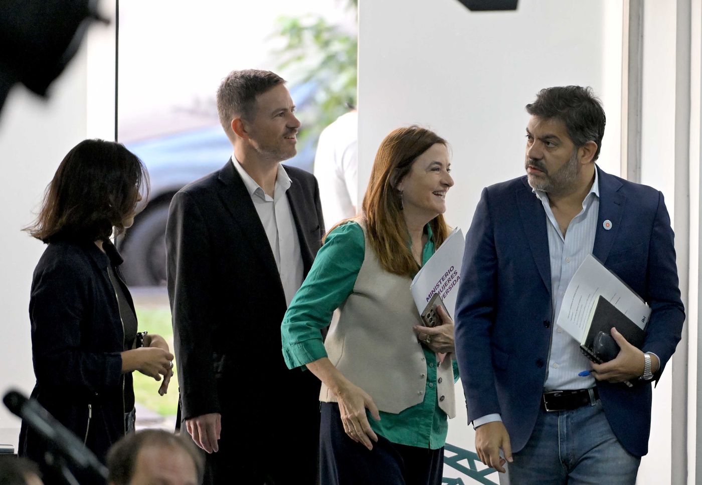El ministro Carlos Bianco junto a sus pares Estela Díaz (Mujeres) y Augusto Costa (Producción).