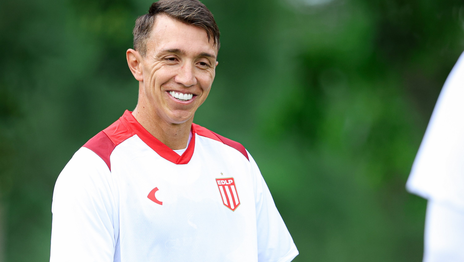 Muslera siguió la goleada de Estudiantes desde Inglaterra y mostró su fanatismo en redes