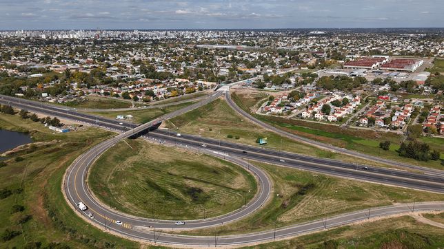 el homenaje al papa francisco en la nueva bajada de la autopista