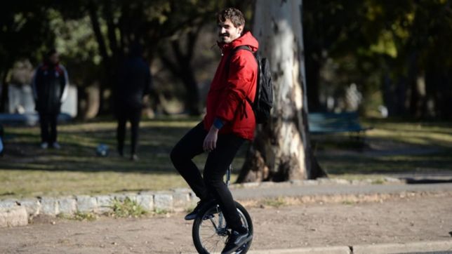 la semana continua con un miercoles muy fresco y despejado en la plata