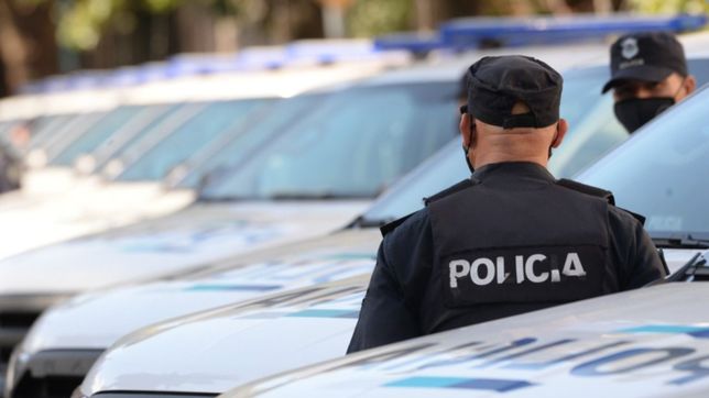 asaltaron a un policia mientras dormia y le robaron el arma, las balas y hasta las esposas