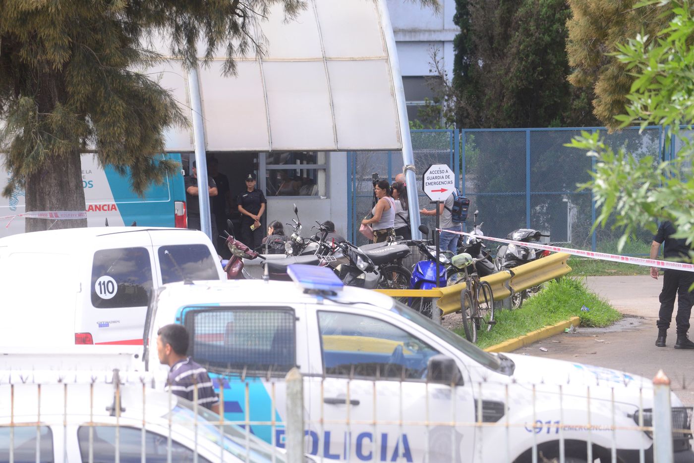 Enfrentamientos de la barra de gimnasia y la UOCRA en el Hospita del Gonnet (7).jpeg
