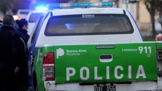 cuatro ladrones asaltaron a una pareja platense, los desvalijaron y huyeron
