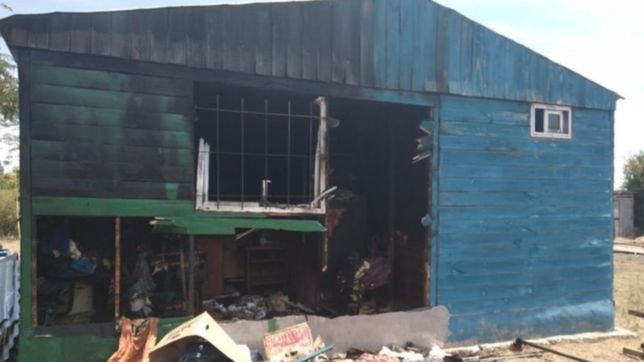 una abuela de la plata denuncio que le incendiaron la casa y pide ayuda para reconstruirla