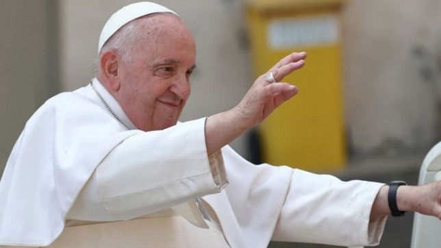 aun estoy vivo: el papa francisco recibio el alta y retoma su agenda normal