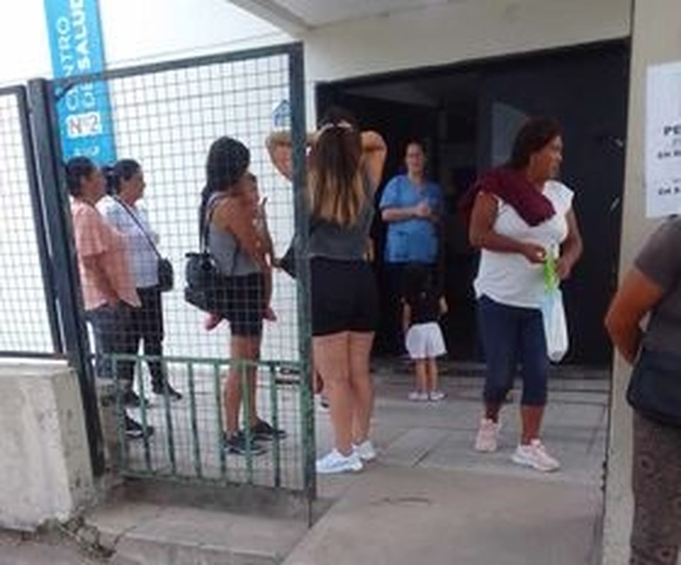 Una imagen compartida por una lectora de 0221.com.ar, desde la salita de 143 y 66 donde no hubo atención ginecológica