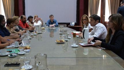 Los docentes se reunieron con Kicillof y pidieron mantener la cláusula gatillo