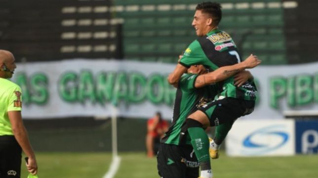 un ex jugador de gimnasia convirtio un gol y en el festejo le pidio casamiento a su novia
