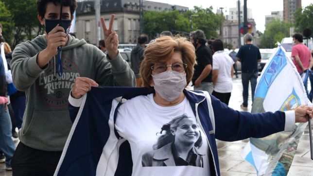 las fotos de la caravana y los festejos por el dia de la lealtad peronista en la plata
