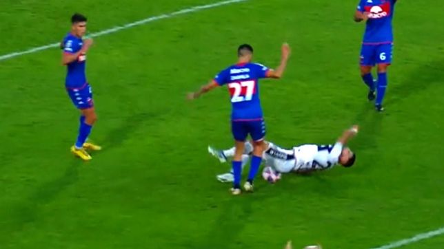 ¿fue penal para gimnasia? el video de la polemica en el empate en el bosque