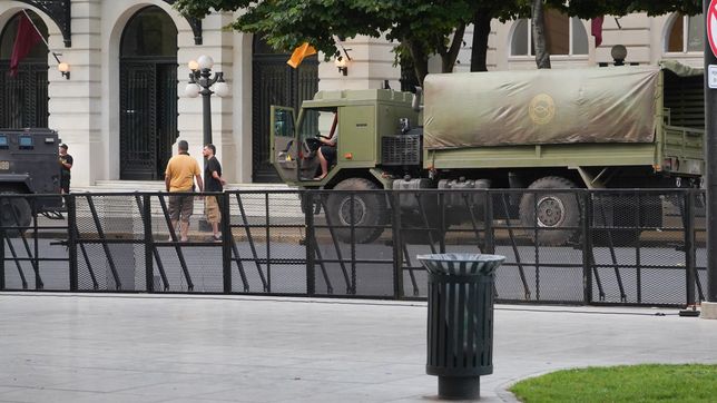 anticipan nuevos cortes de transito a causa del rodaje de la miniserie de netflix en la plata