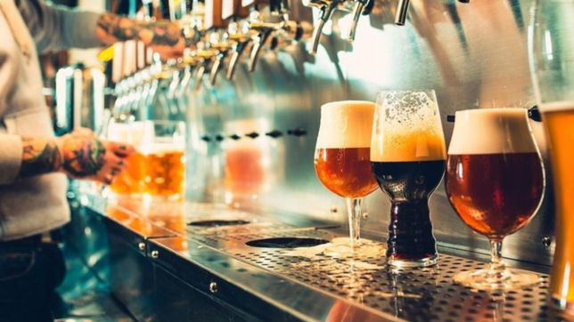 arranca el oktoberfest en meridiano v con musica, comidas y la mejor cerveza de la plata