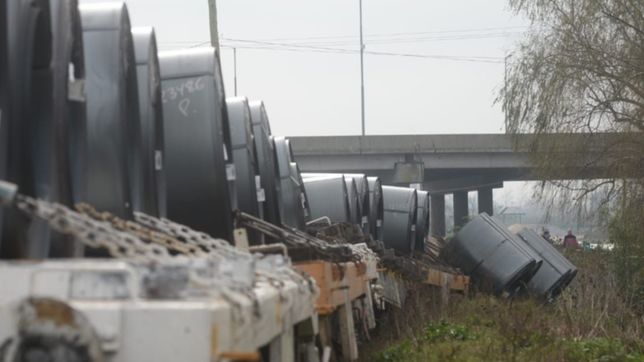 susto en tolosa: descarrilo un tren de carga y quedo a punto de volcar