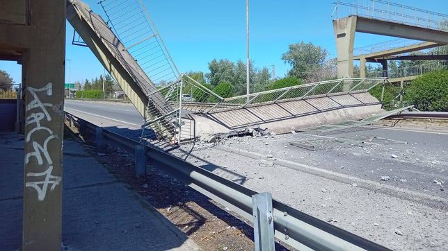 suspendieron al camionero que tiro abajo un puente peatonal en la ruta 2