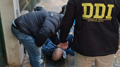 Desarticularon una peligrosa banda dedicada a entraderas en La Plata y secuestraron cocaína y armas Desarticularon una peligrosa banda dedicada a entraderas en La Plata y secuestraron cocaína y armas