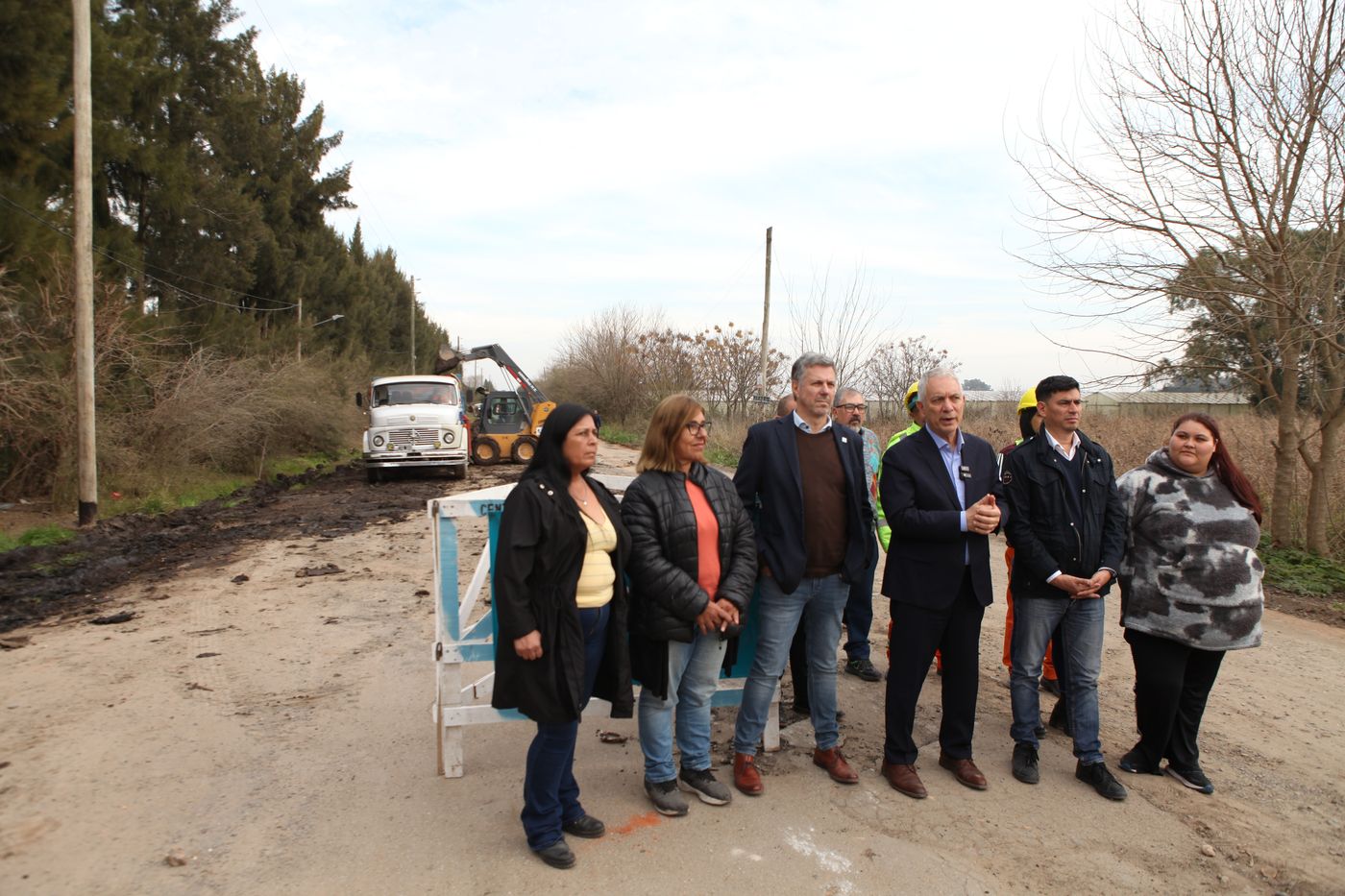  La Municipalidad de La Plata avanza con tareas en el barrio La Armonía que incluyen mejoras viales, refuerzo de luminarias y obras hidráulicas complementarias