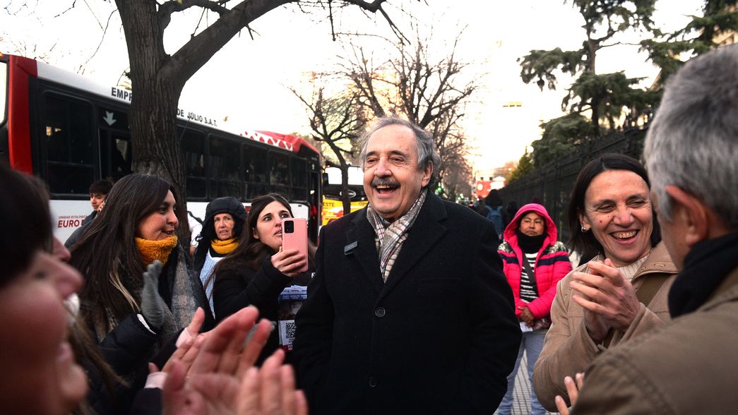 Ricardo Alfonsín recorrió las calles de La Plata y dialogó con dirigentes y comerciantes