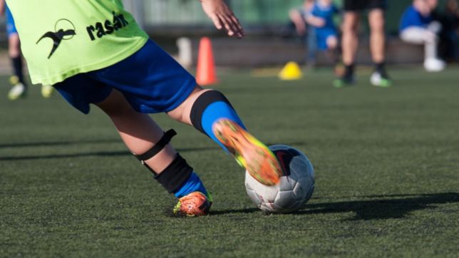 los clubes de la plata y la provincia deberan tener un cartel que protege a la infancia