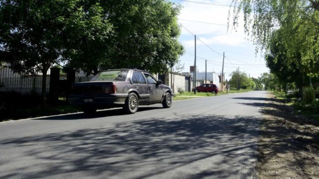 la comuna asfalto una calle clave para el movimiento comercial de san carlos