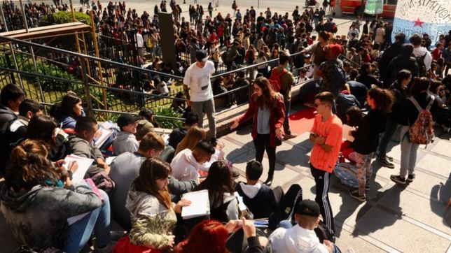 clases publicas y traslado de reunion: el colmo de las amenazas de bomba en el normal 1