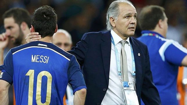 el emotivo saludo de messi a sabella: ?me marco en mi carrera y aprendi mucho de el?
