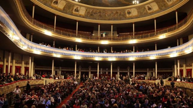 el teatro coliseo podesta se viste de gala para celebrar un nuevo aniversario de la independencia