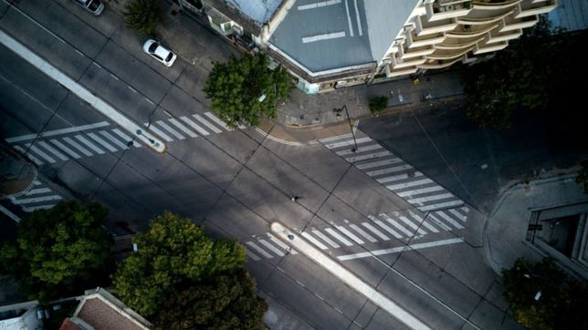 un infectologo que asesora al gobierno hablo de ajustes diarios de las restricciones