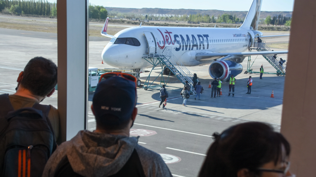 el gobierno actualizo las tasas aeroportuarias para los vuelos de cabotaje y subira el costo de los pasajes