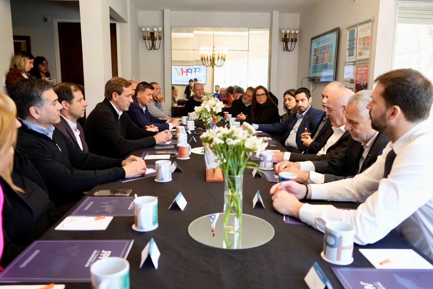 El intendente de La Plata se reuni&oacute; con empresarios del sector tur&iacute;stico.