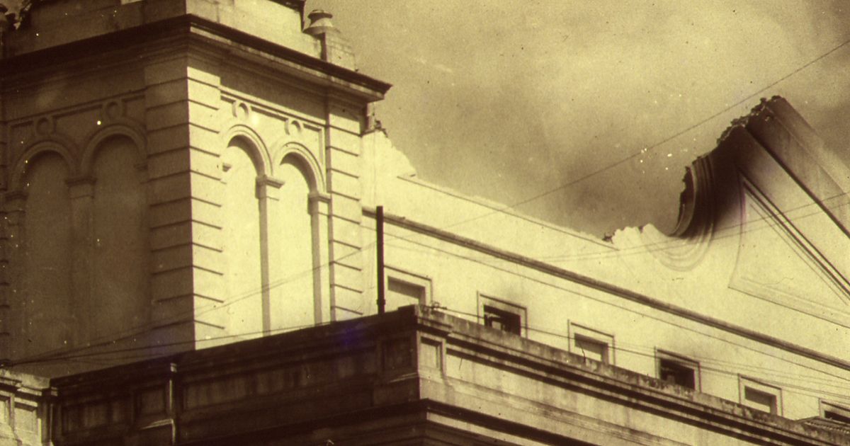 Las 20 fotos del inicio del incendio en el Teatro Argentino que nunca ...
