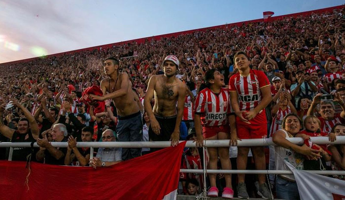 Estudiantes hinchas.jpg