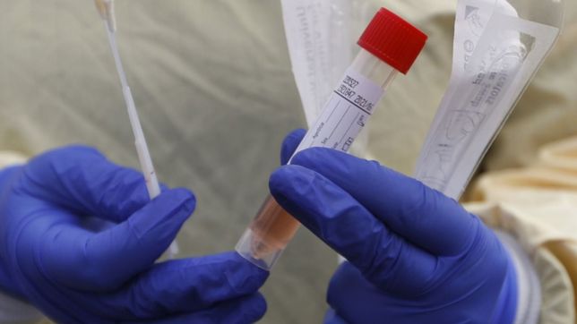 realizan un operativo bloqueo en un colegio de la plata para frenar un brote de covid-19