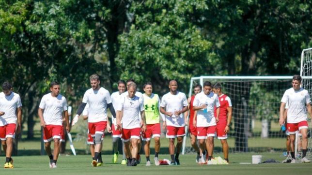 estudiantes descansa mientras planifican y empiezan a mirar la proxima temporada