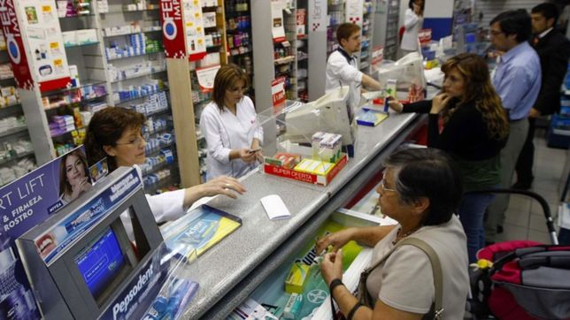 otra mala para los abuelos: farmaceuticos suspendieron las atenciones por pami