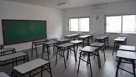 Un chico entró armado a un colegio de La Plata y a los papás se les avisó horas después Un chico entró armado a un colegio de La Plata y a los papás se les avisó horas después