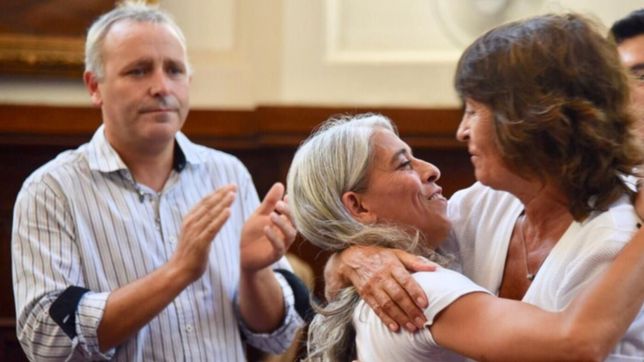 mama cultivadora de cannabis, docentes y guardavidas, las mujeres reconocidas en la plata